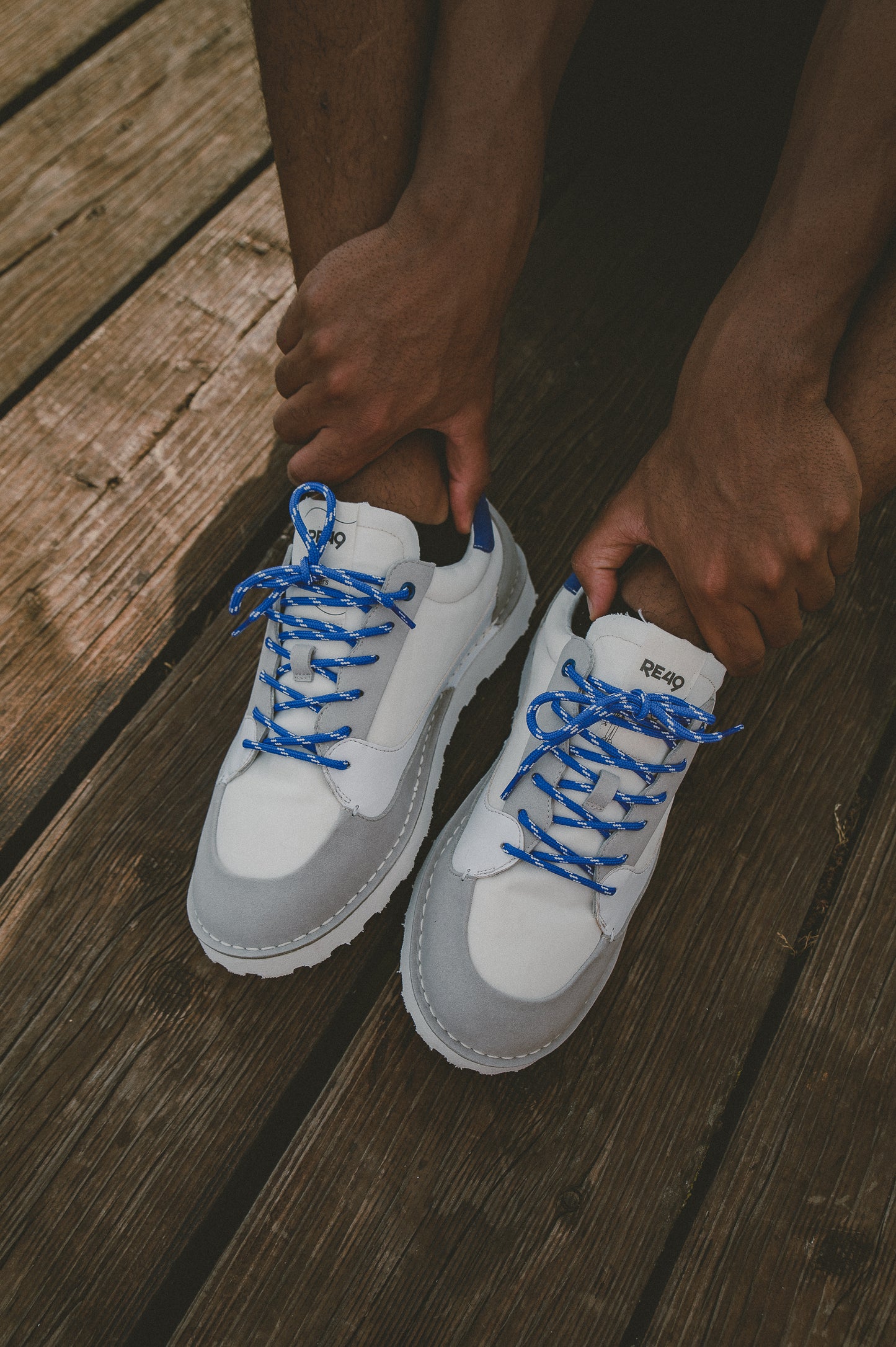 Wave BLUE in Light Grey Suede