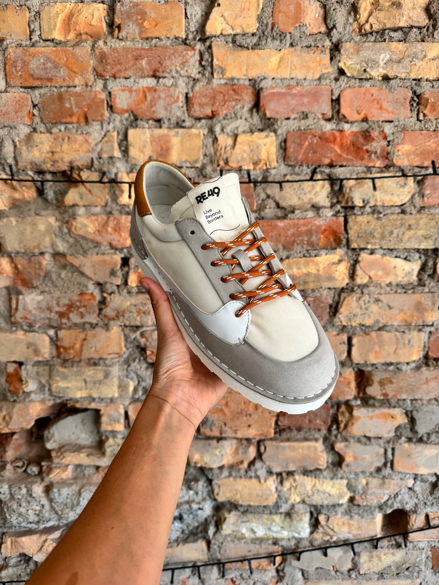 Wave MUSTARD in Light Grey Suede
